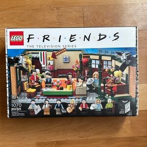 NEW - UNOPENED LEGO Friends TV Series Central Perk Set